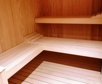 Sauna de las instalaciones de spa del hotel.