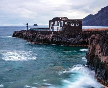 Romántico hotel en un espectacular paraje junto al mar.