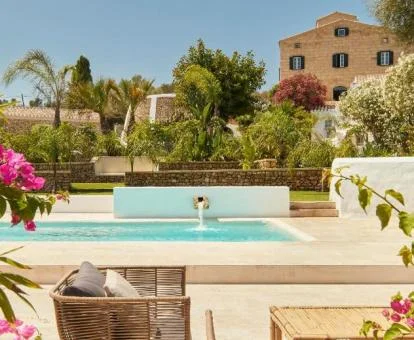 Precioso agroturismo con bellas zonas exteriores.