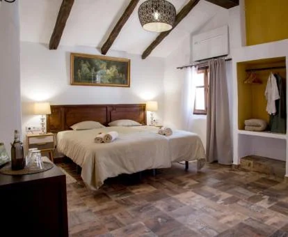 Una de las cómodas habitaciones dobles de este oasis de tranquilidad en la naturaleza.