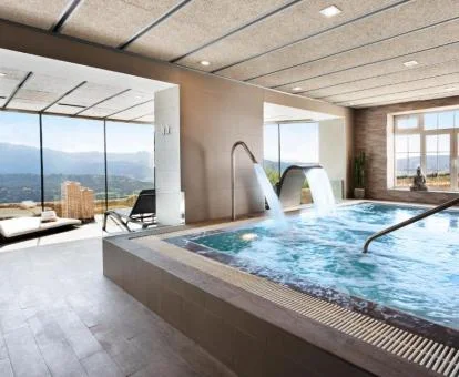 Maravilloso centro de bienestar con vistas a los alrededores de este bello hotel.