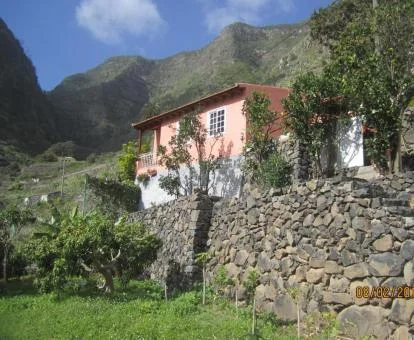 Coqueta casa rural independiente en un precioso entorno natural ideal para descansar.