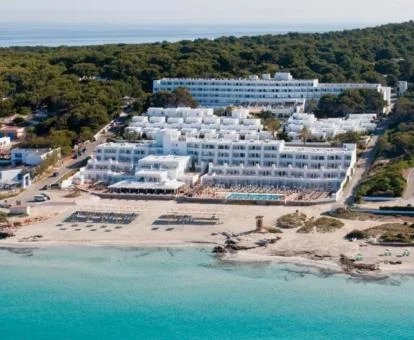 Espectacular hotel a pie de playa rodeado de naturaleza.