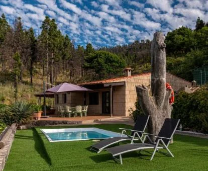 Preciosa casa rural con jardín y piscina privada.