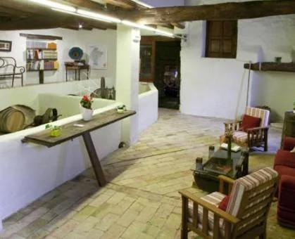 Una de las zonas comunes de este interesante hotel rústico.