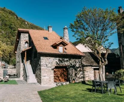 Precioso edificio de este establecimiento romántico de apartamentos con jacuzzi.