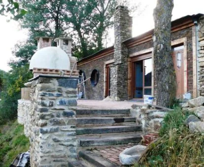 Agradable casa rural de piedra con zona exterior.