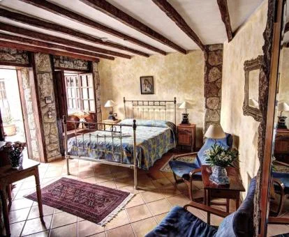 Una de las habitaciones dobles de estilo tradicional de este hotel boutique.