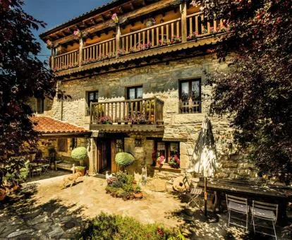 Precioso hotel rural con bellos jardines.