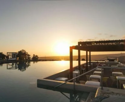 Espectacular piscina con vistas de este resort.