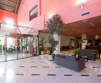 Hall y salón común de este coqueto hotel romántico.
