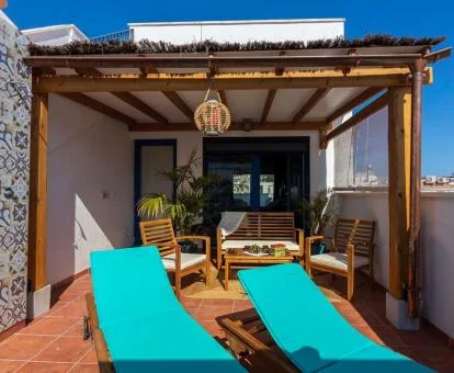 Acogedora terraza del apartamento dúplex de este establecimiento.