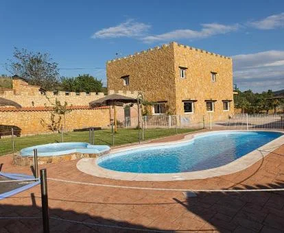 Edificio de este maravilloso establecimiento rural con amplia piscina exterior.