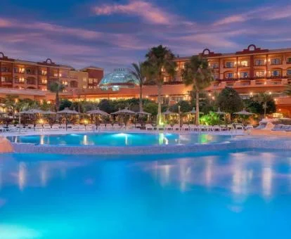 Gran zona exterior con piscinas de este fabuloso hotel con encanto.