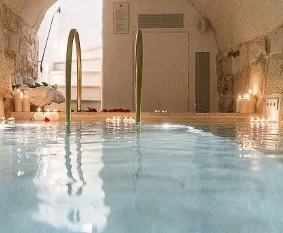 Zona de aguas del acogedor spa del hotel.