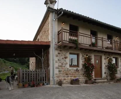 Edificio de esta preciosa ecogranja familiar para disfrutar de la vida rural.