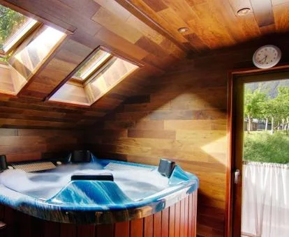 Zona de aguas del centro de bienestar del hotel.