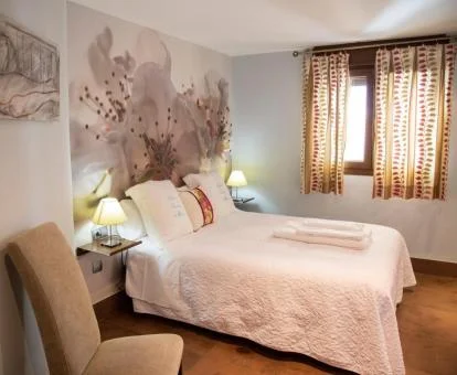 Una de las habitaciones dobles de romántico estilo de este acogedor hotel boutique.