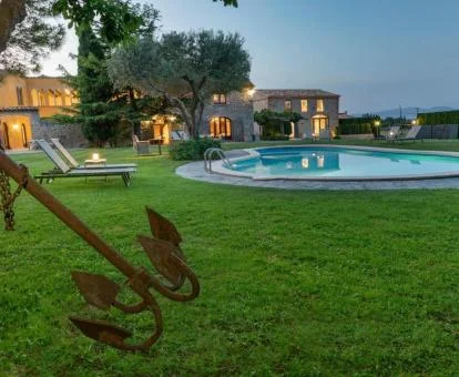 Precioso hotel boutique con amplios jardines y piscina exterior.