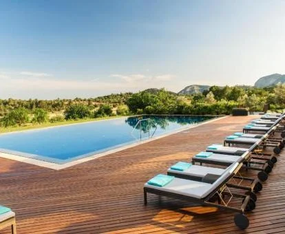 Preciosa piscina al aire libre con bonitas vistas de este hotel con encanto.