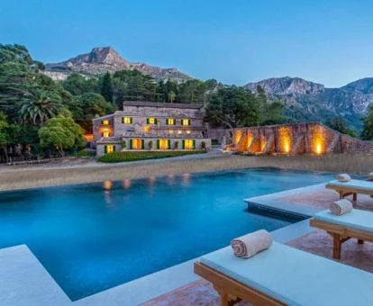Fabuloso agroturismo a los pies en un tranquilo entorno rural con gran piscina.
