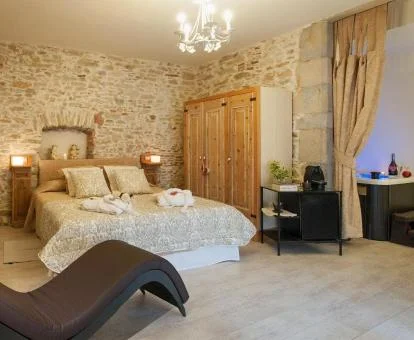 Una de las preciosas habitaciones con bañera de hidromasaje privada de este hotel.