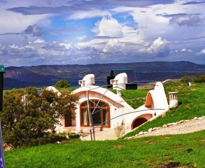 Coqueta casa cueva bajo tierra de este alojamiento rural.