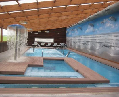 Circuito de hidroterapia del centro de spa del hotel.