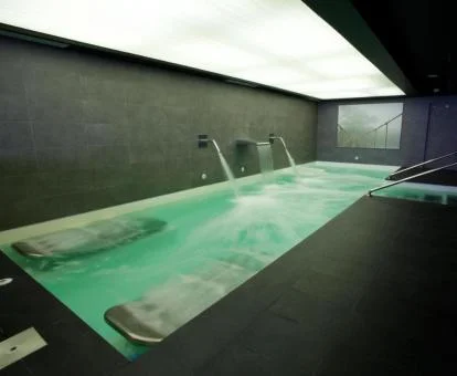 Zona de aguas del spa del hotel.