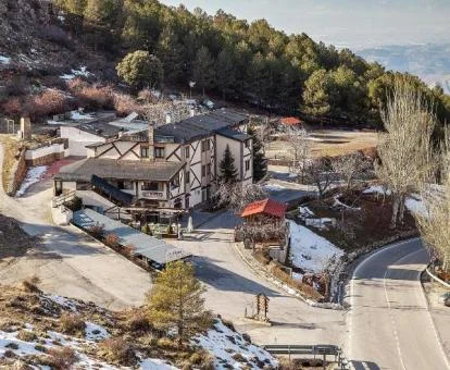 Coqueto hotel rural rodeado de un bello paisaje natural.