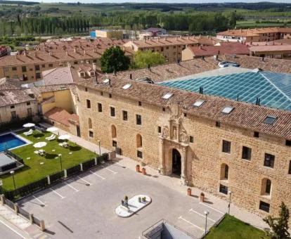 Precioso edificio de este hotel rural con un amplio centro de bienestar.