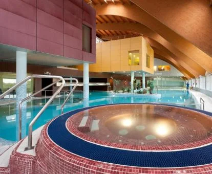 Zona de aguas del spa de este hotel romántico.