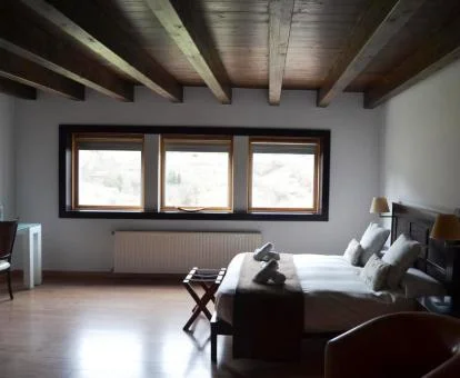 Una de las amplias habitaciones dobles de este coqueto hotel rural.