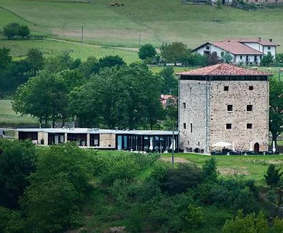 Hermoso edificio rodeado de amplias zonas verdes de este hotel boutique.
