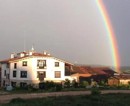 Edificio de este hotel tradicional en un tranquilo entorno para disfrutar de la vida rural.