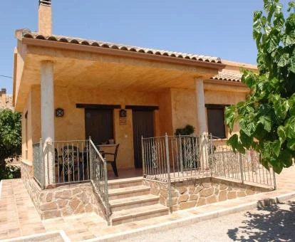 Una de las acogedoras casitas independientes de este establecimiento rural.