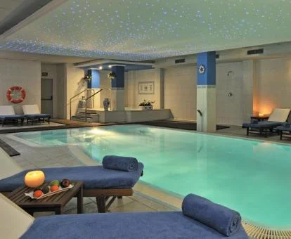 Zona de aguas y relajación del centro de spa de este hotel de montaña.