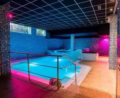 Zona de aguas de las instalaciones de bienestar del spa.