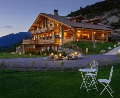 Edificio de este precioso hotel boutique rodeado de un maravilloso entorno natural ideal para descansar.