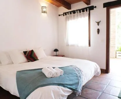 Coqueta habitación de tipo suite de este agroturismo en medio del campo.