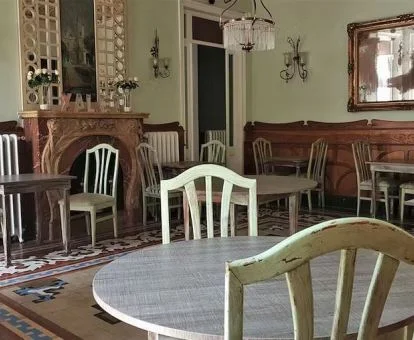 Una de las zonas comunes de este coqueto hotel con decoración tradicional.